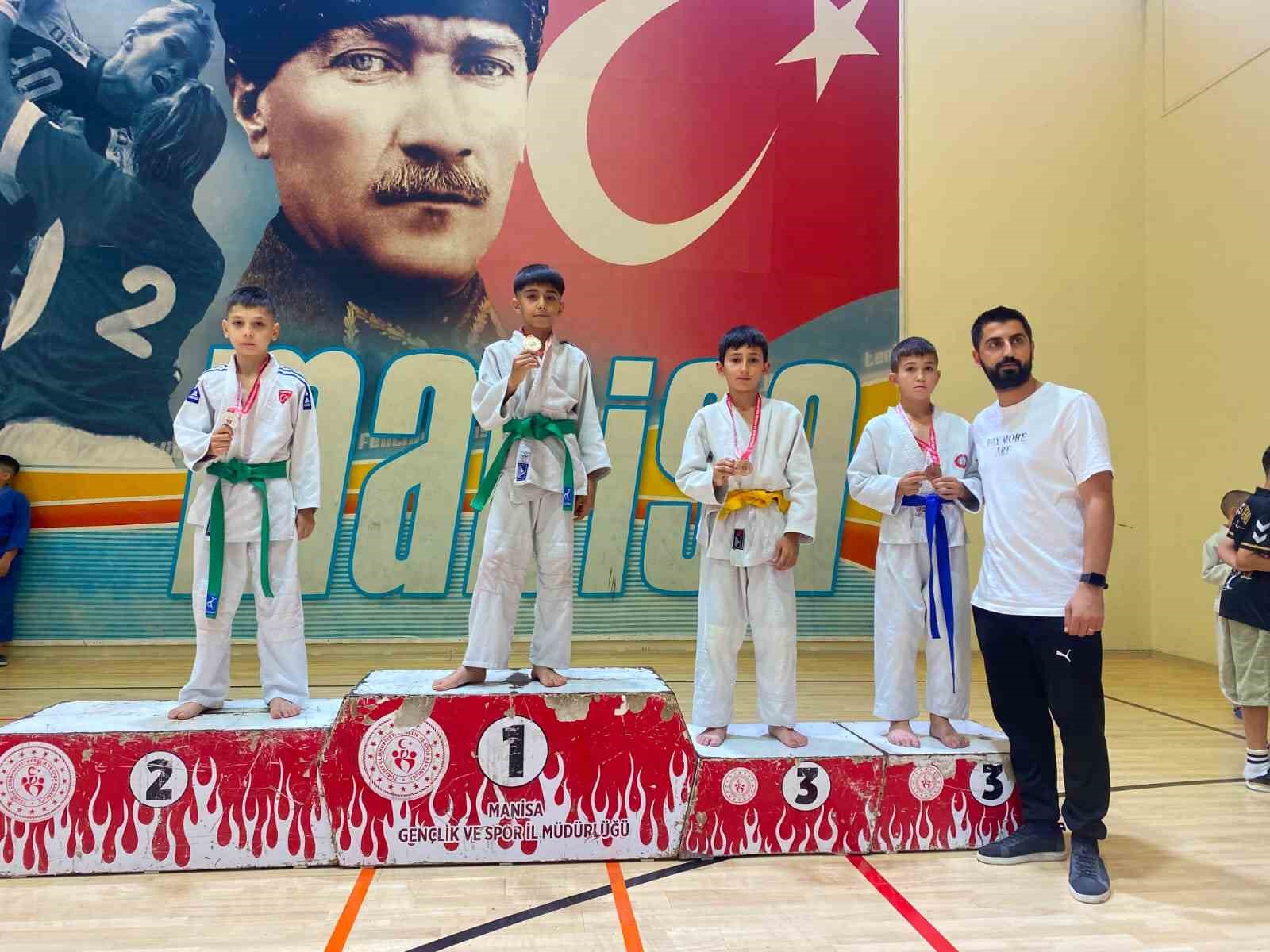 Salihli’den 21 madalyalık zafer
