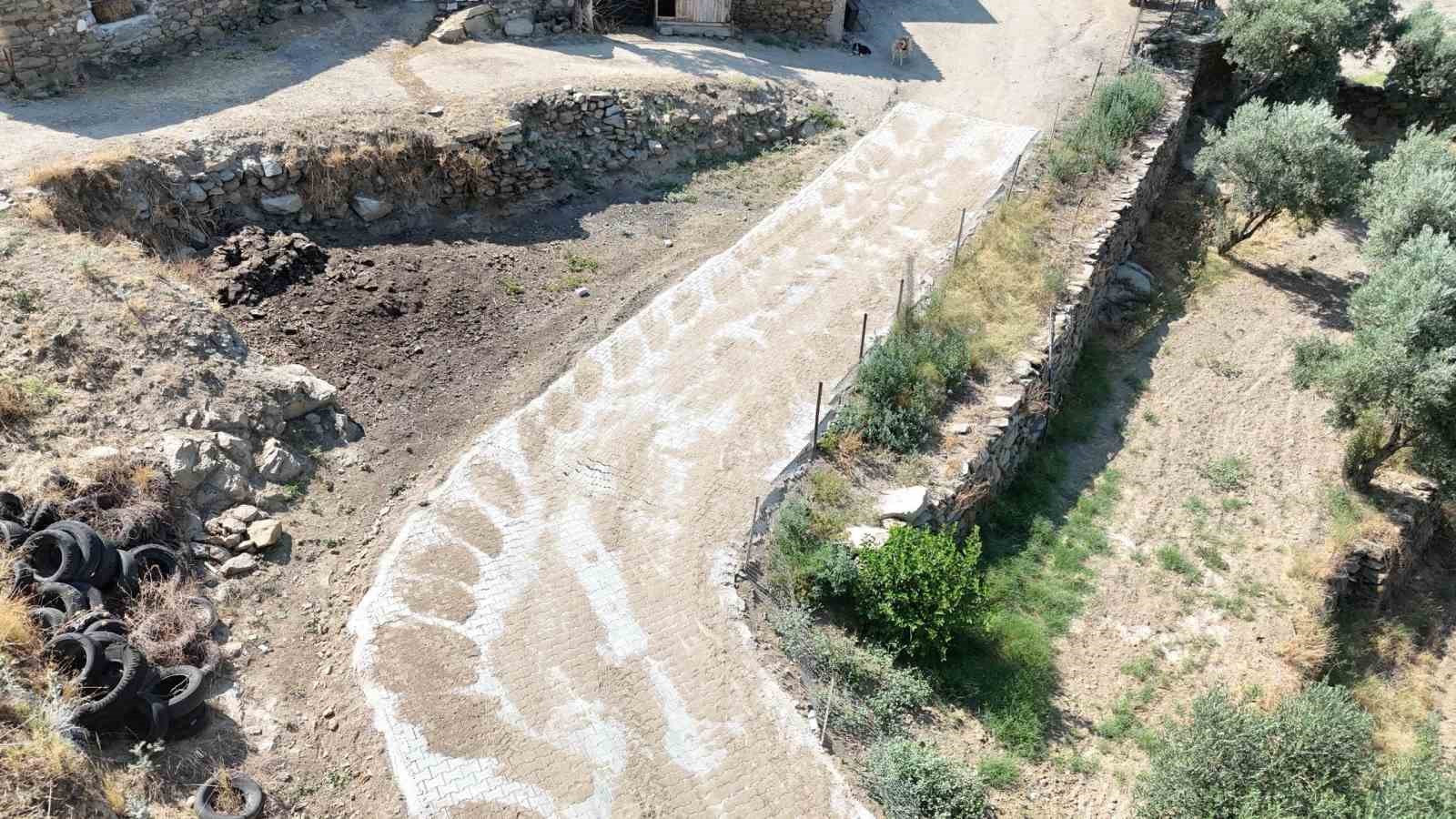 Nazilli Belediyesi Kırcaklı’da yolları yeniledi
