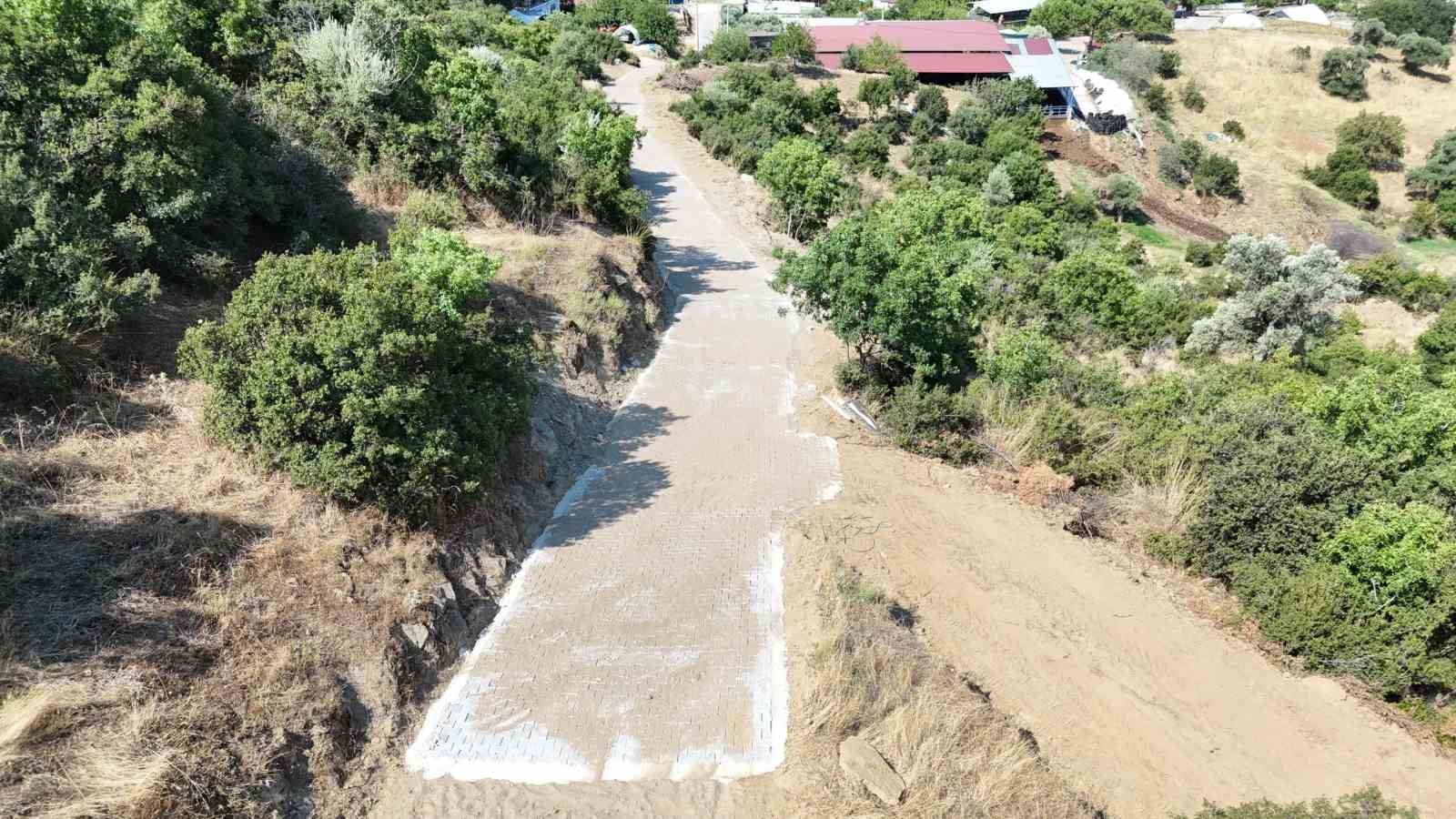 Nazilli Belediyesi Kırcaklı’da yolları yeniledi