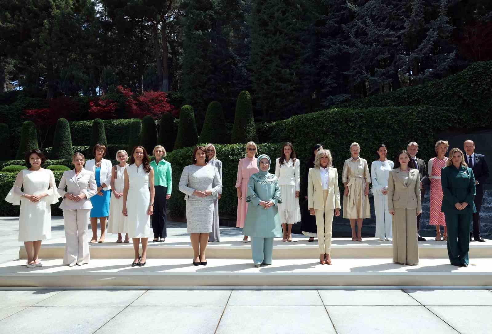 Emine Erdoğan, NATO marjında lider eşleriyle Çankaya Köşkü’nde bir araya geldi