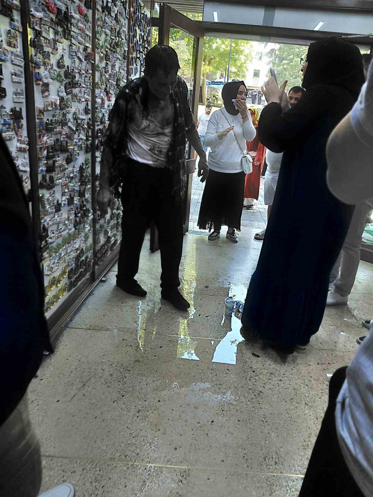 Bursa’da lavaboyu açmak için dökülen kimyasal madde patladı: 2 yaralı