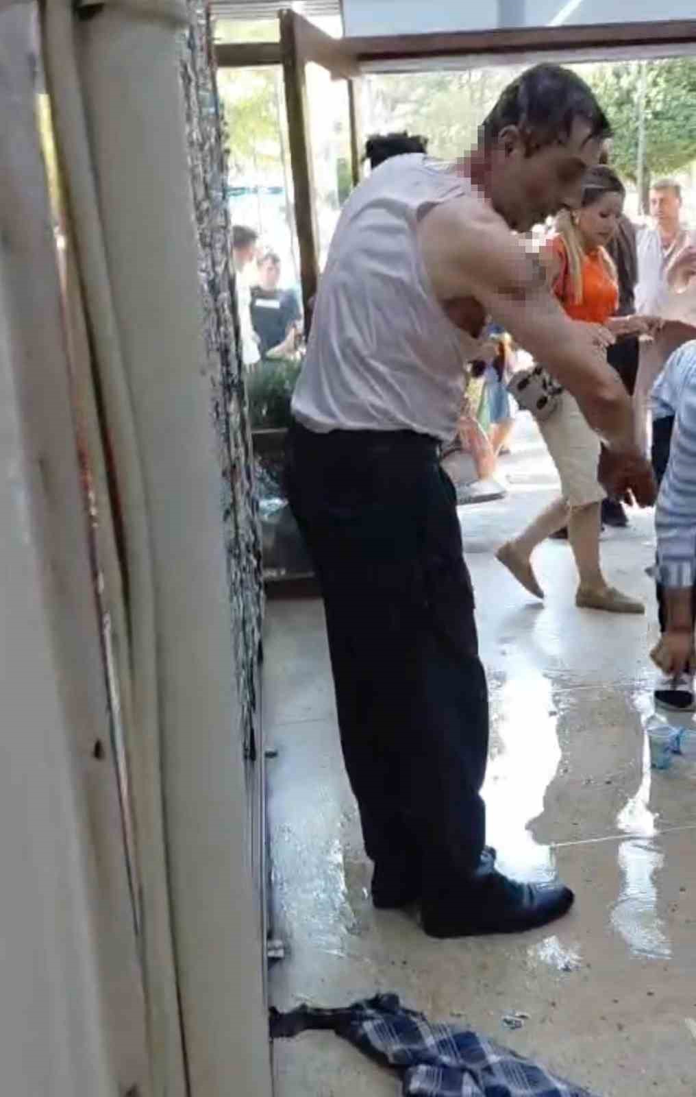 Bursa’da lavaboyu açmak için dökülen kimyasal madde patladı: 2 yaralı