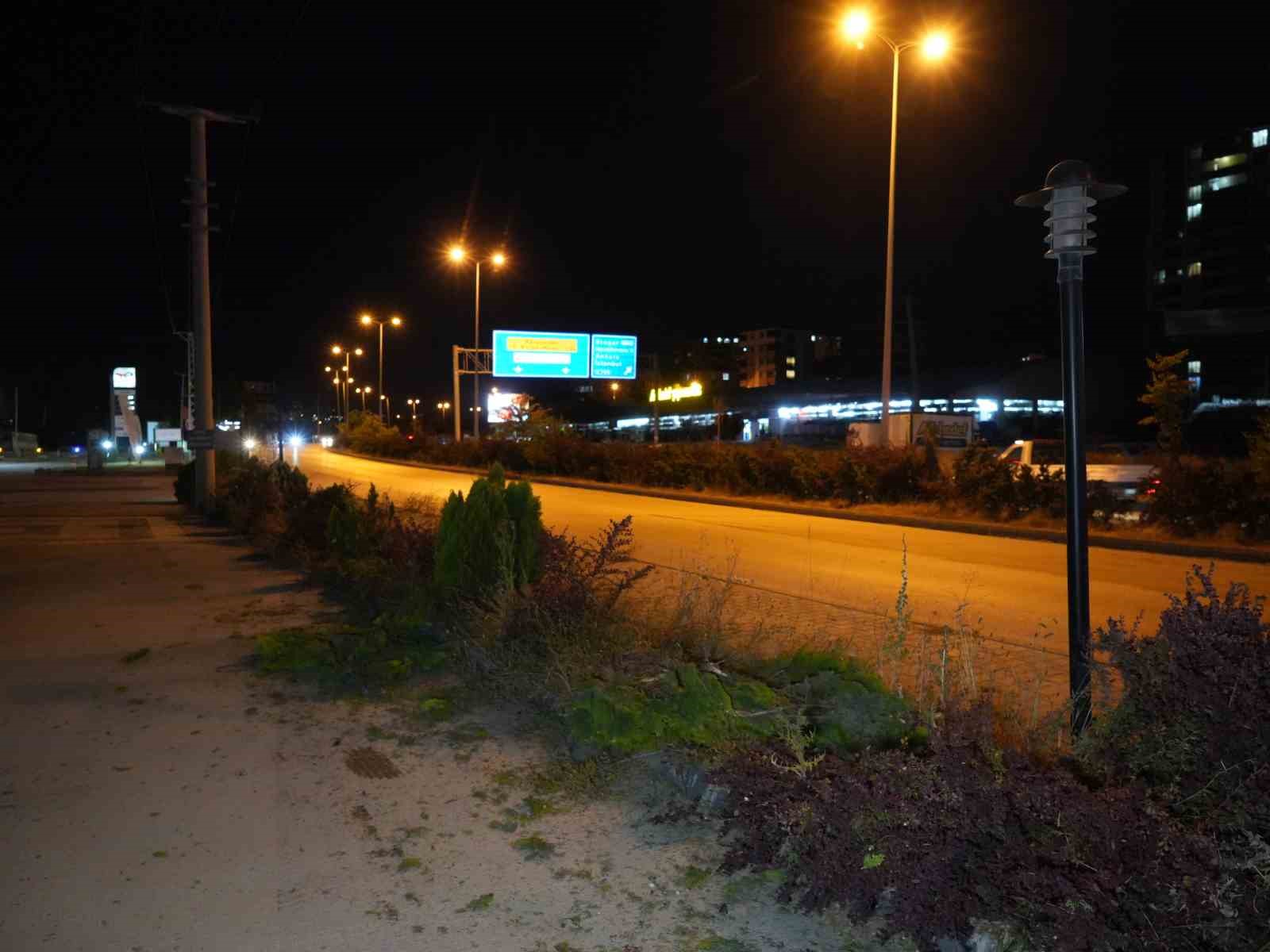 Direksiyon başında fenalaşan sürücü, istinat duvarına çarptı