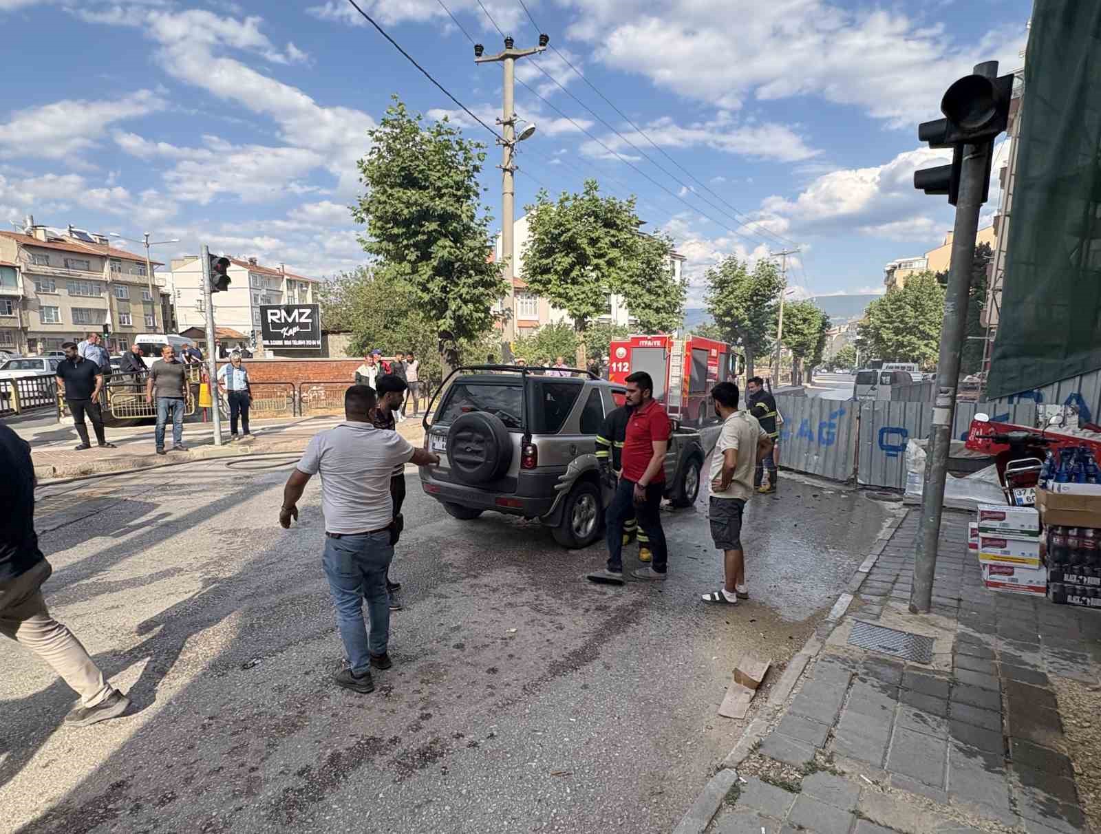 Yıllarca para biriktirdi, satın aldığı araç alev alev yandı