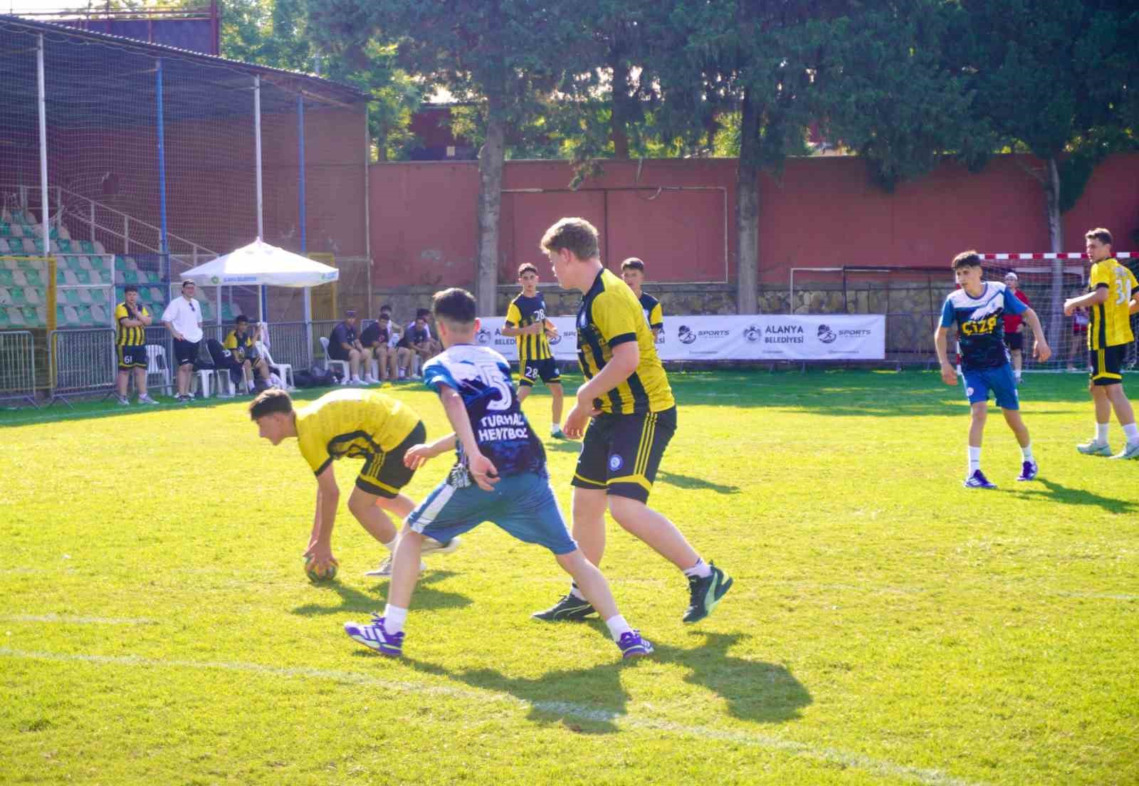Alanya’da 2 bin kişilik hentbol şöleni başladı