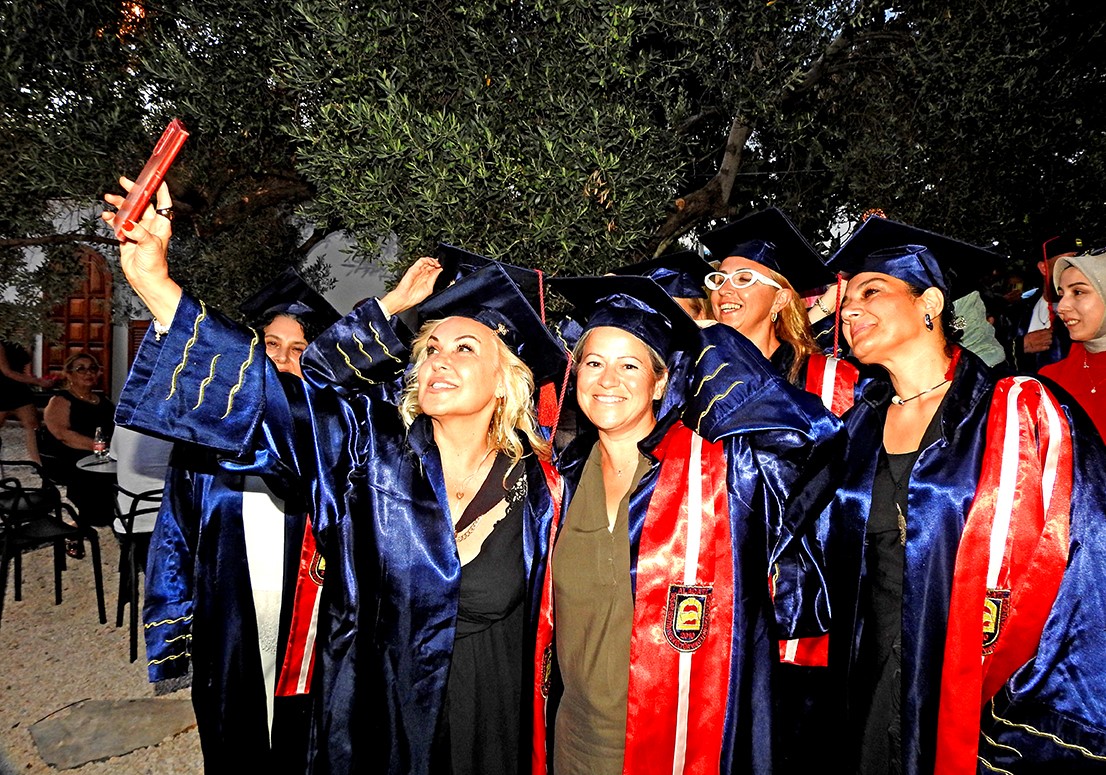 Çeşme’de kursiyerlere ’usta aşçı’ belgeleri verildi