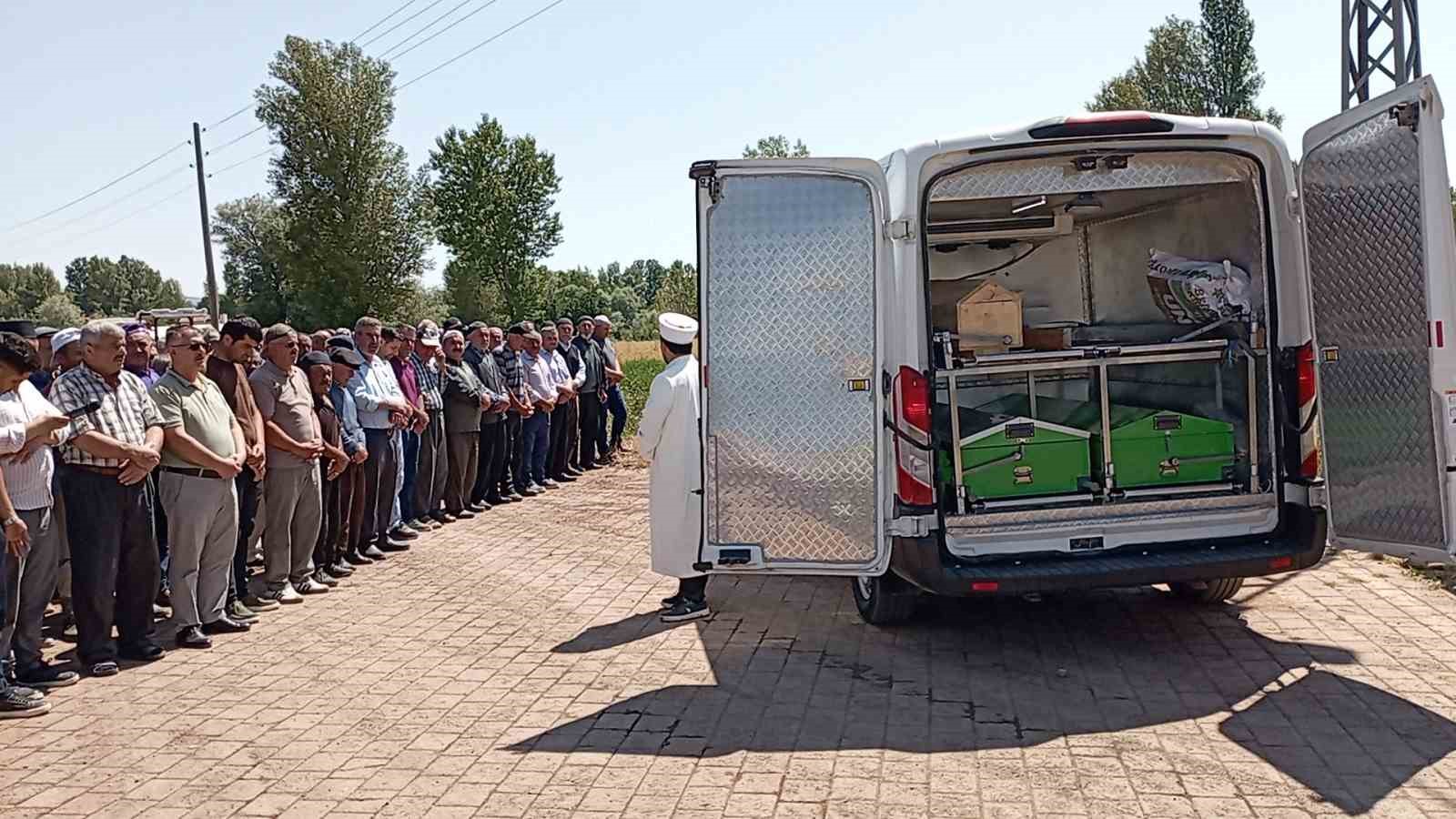 Kene tutunması sonucu ölen Dursun Almamış, KKKA tedbirleri alınarak defnedildi