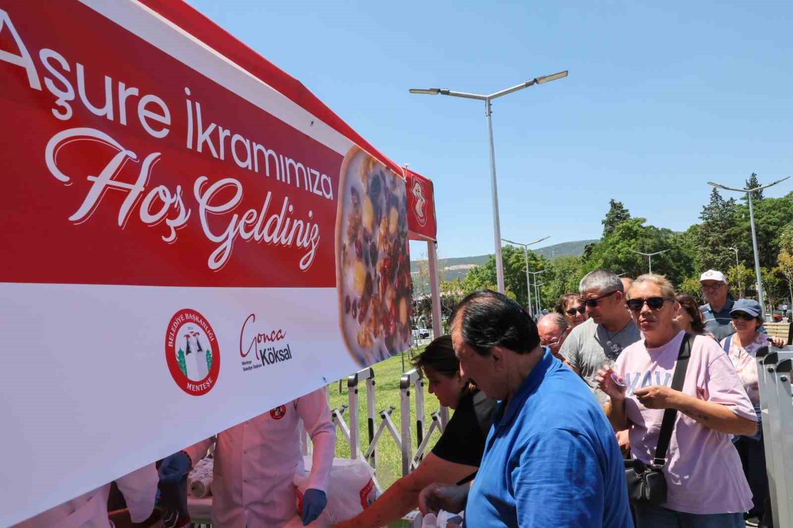 Menteşe Belediyesi’nden vatandaşlara aşure ikramı