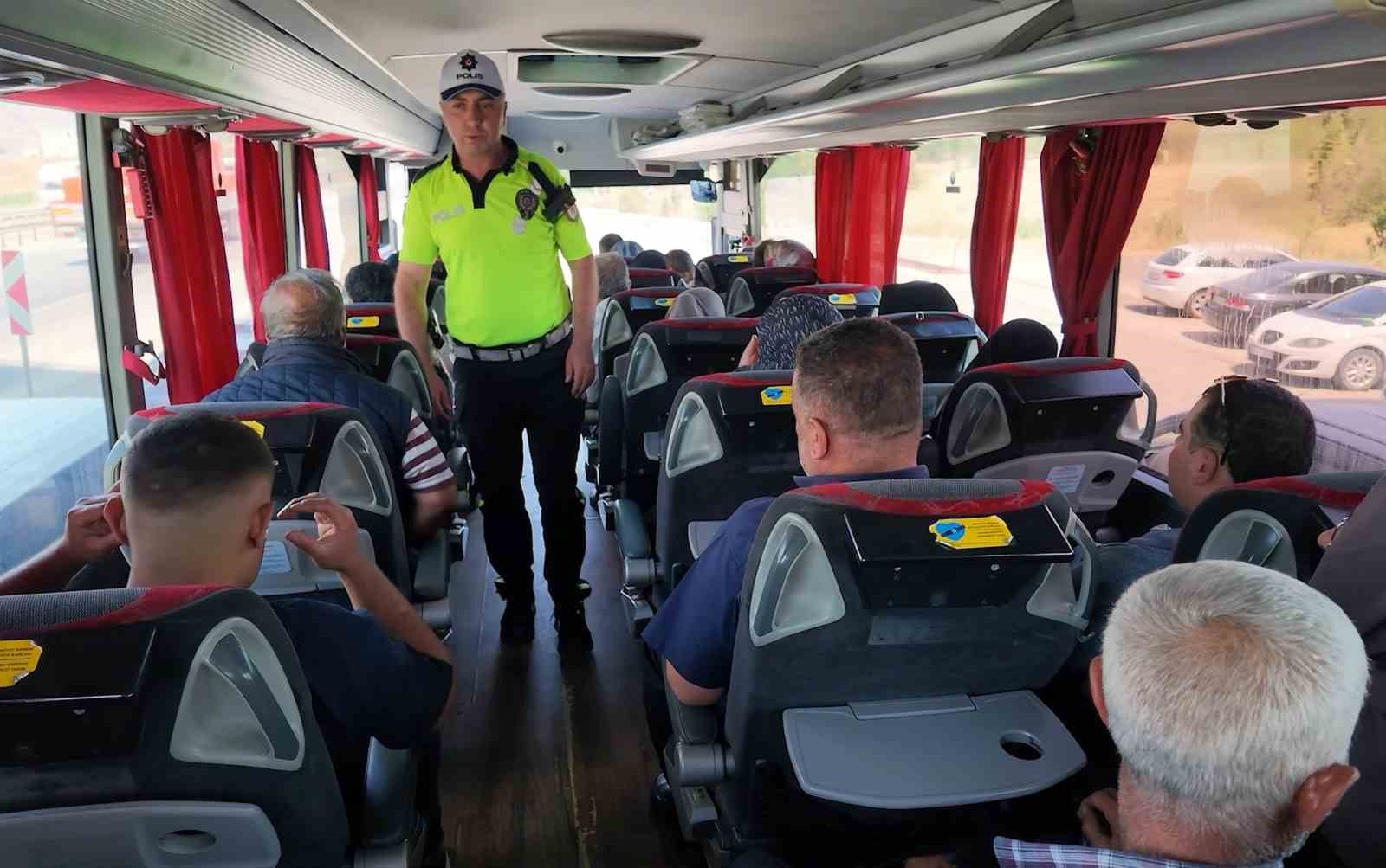 1 kişinin öldüğü, 40 kişinin yaralandığı otobüs kazası kamerada