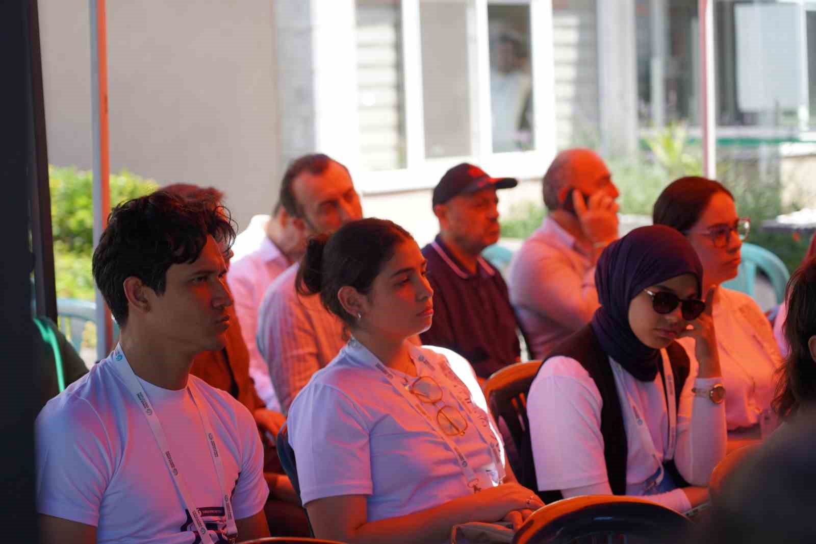 BARÜ Bilim Kafe etkinliğinde gençlere geleceğin meslekleri anlatıldı