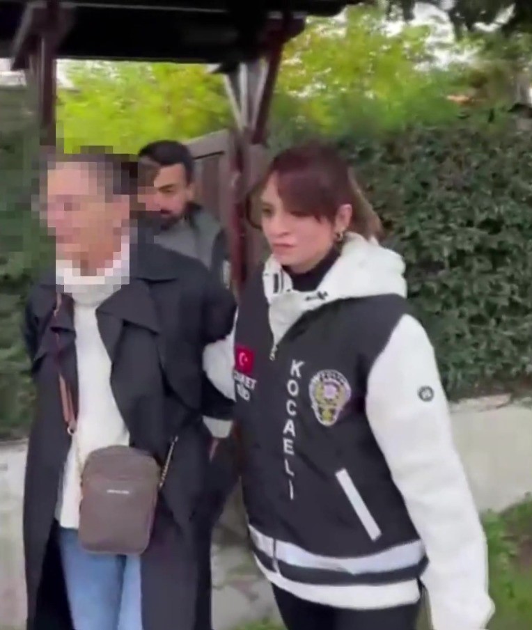 19 yıl önce doğurduğu bebeğini çöpe atmıştı: Mahkemede "Hatırlamıyorum" diyerek ağladı
