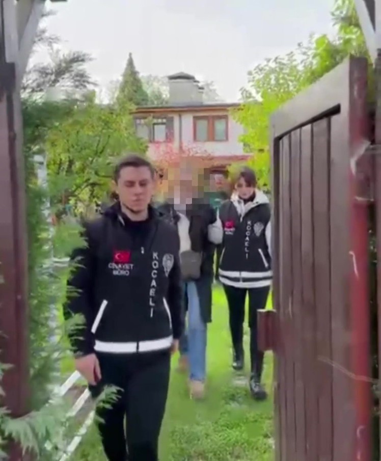 19 yıl önce doğurduğu bebeğini çöpe atmıştı: Mahkemede "Hatırlamıyorum" diyerek ağladı