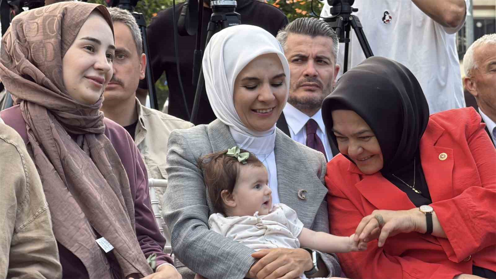 Bakan Göktaş’ın Eskişehir mesaisine damga vuran sevimli misafirler