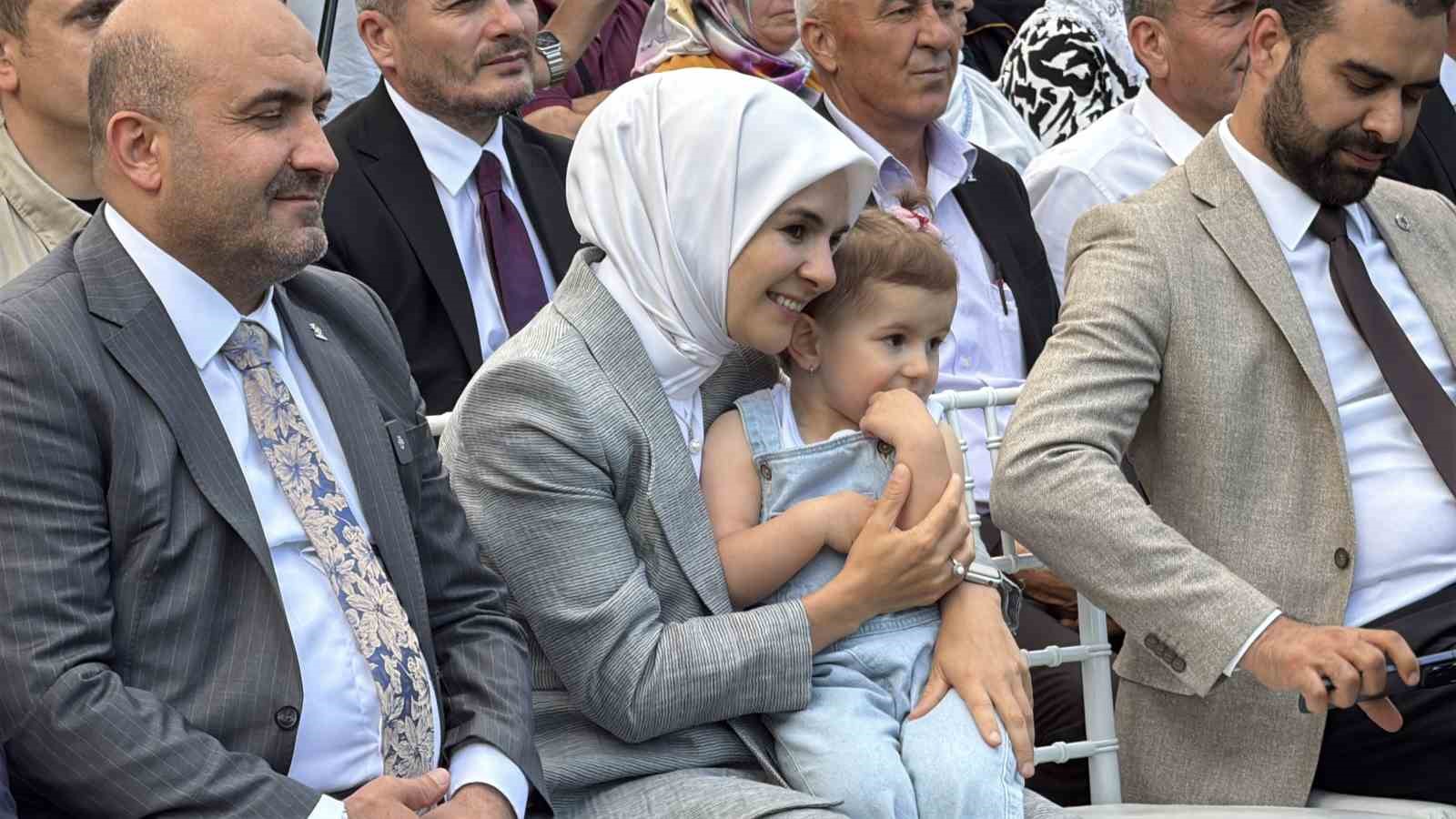 Bakan Göktaş’ın Eskişehir mesaisine damga vuran sevimli misafirler