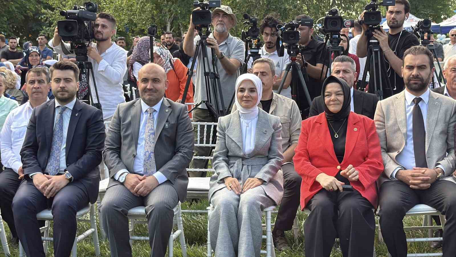 Bakan Göktaş’ın Eskişehir mesaisine damga vuran sevimli misafirler