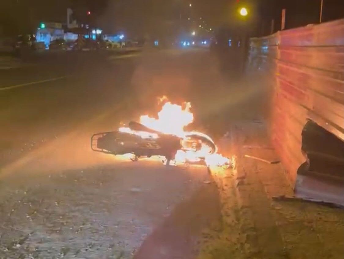 Malatya’da seyir halindeki motosiklet alev alev yandı