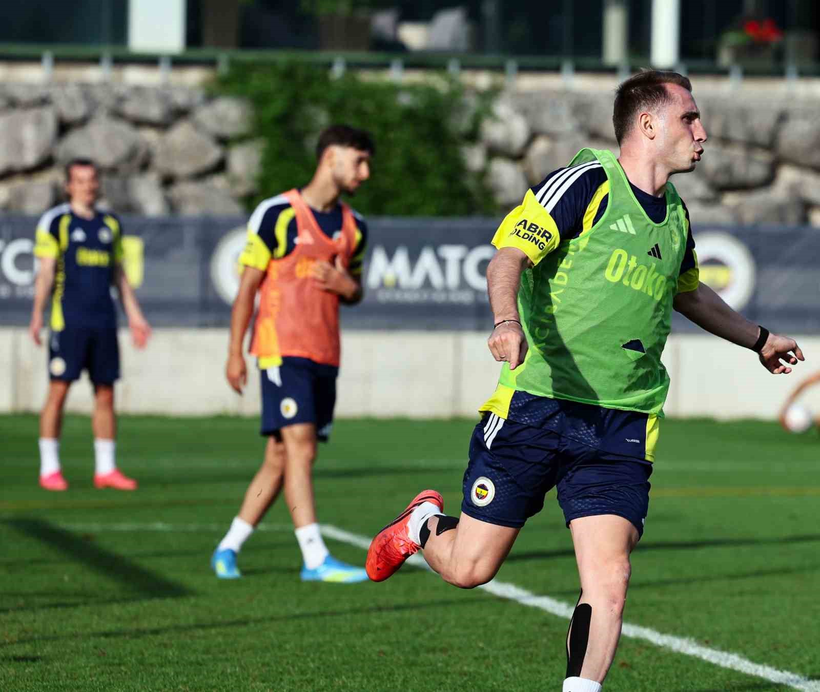 Fenerbahçe, günü iki antrenmanla tamamladı