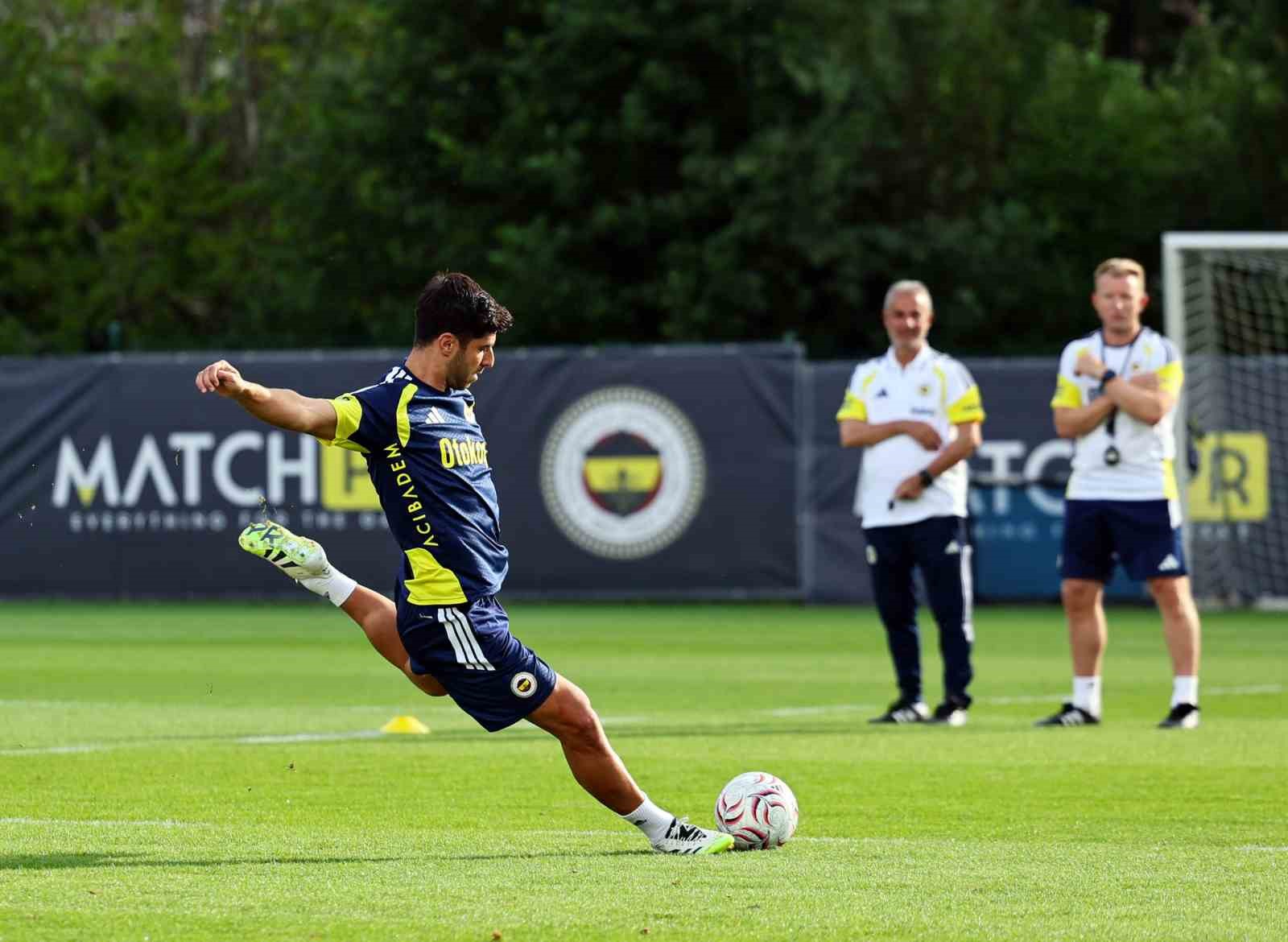 Fenerbahçe, günü iki antrenmanla tamamladı