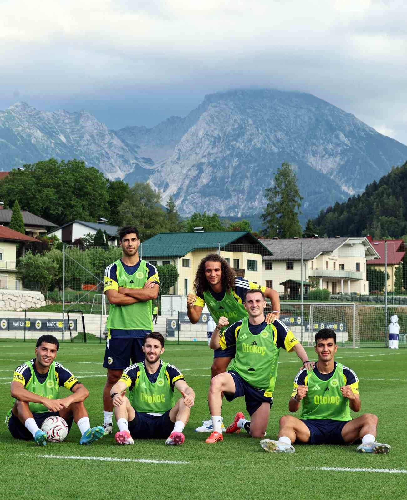 Fenerbahçe, günü iki antrenmanla tamamladı