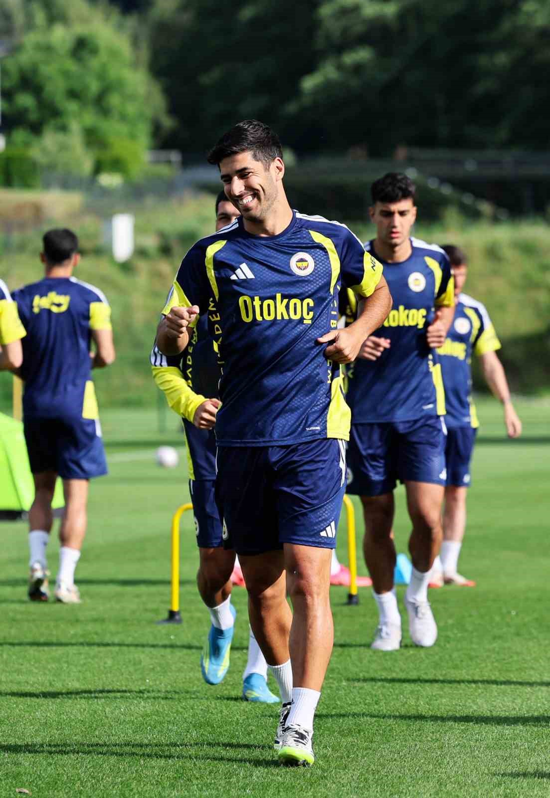 Fenerbahçe, günü iki antrenmanla tamamladı