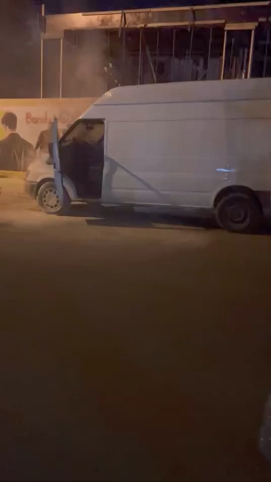 Elazığ’da seyir halindeki minibüste yangın