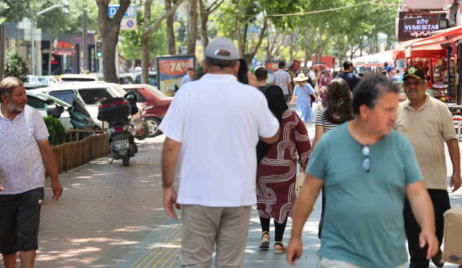 Kırşehir’de tarihi çarşılar gurbetçi sezonuna hazırlanıyor