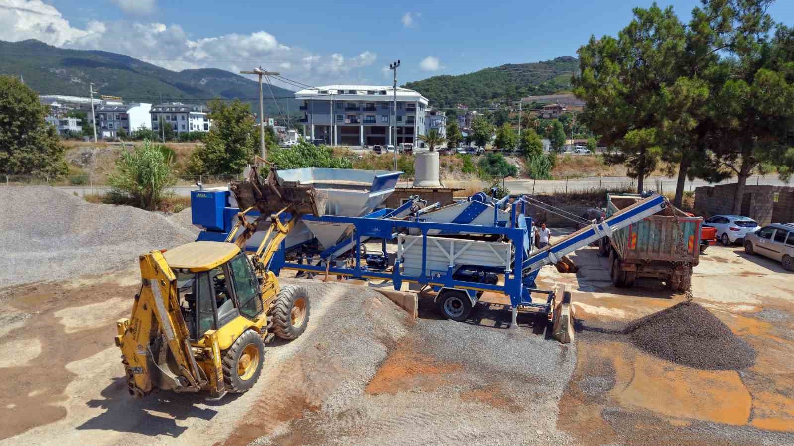Alanya Belediyesi’nin çakıl yıkama makinesi ilk kez kullanıldı