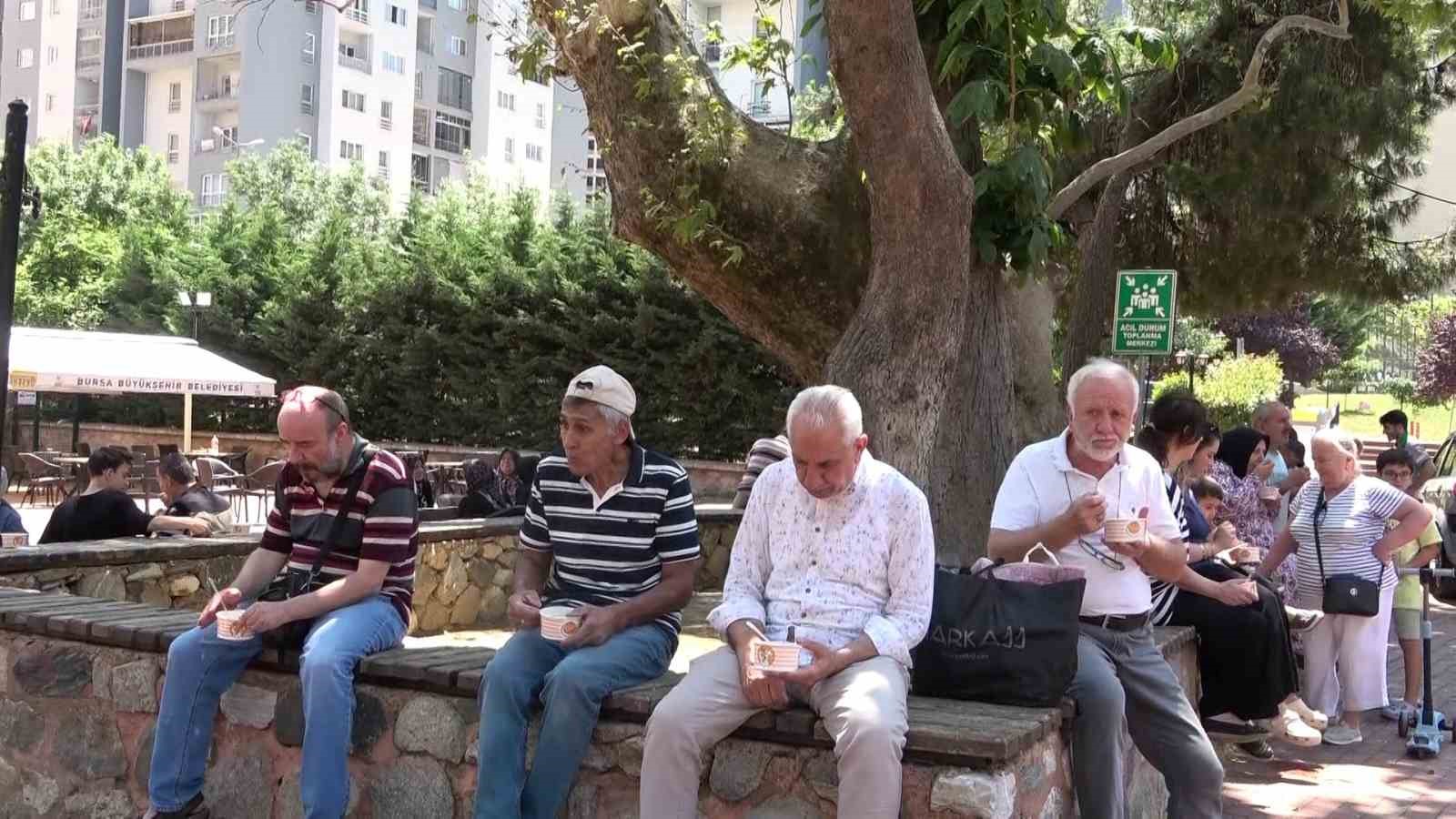 Kiremitçi Sinanbey Cami’de bin 500 kişilik aşure ikramı