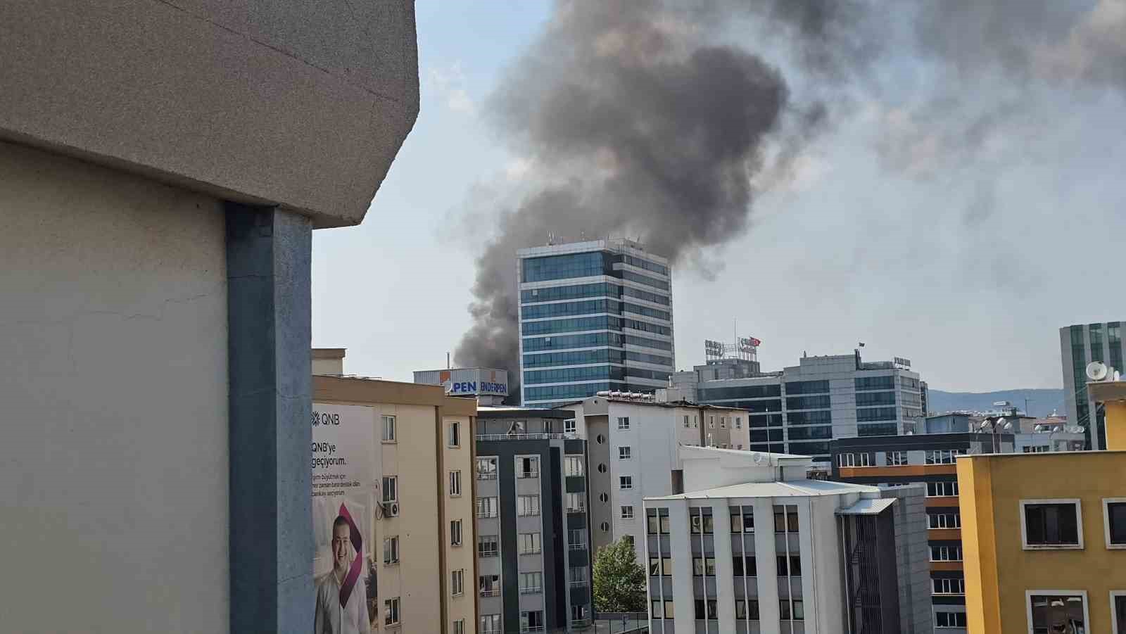 Halı Sarayı İş Merkezi’nde yangın paniği