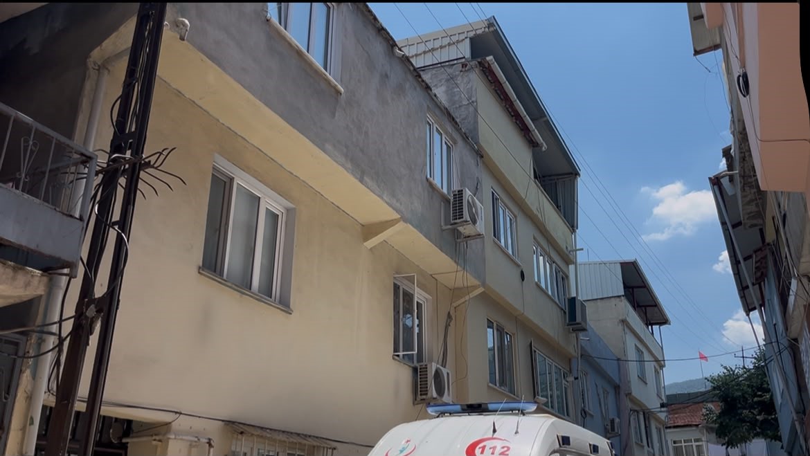 Talihsiz adam merdivenlerde can verdi... Acılı annenin feryadı yürekleri dağladı
