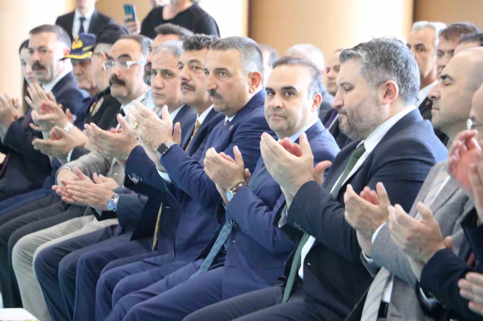 Bakan Kacır: "Türkiye, Çin’den sonra en güçlü ihracatçı ülkelerden biri"