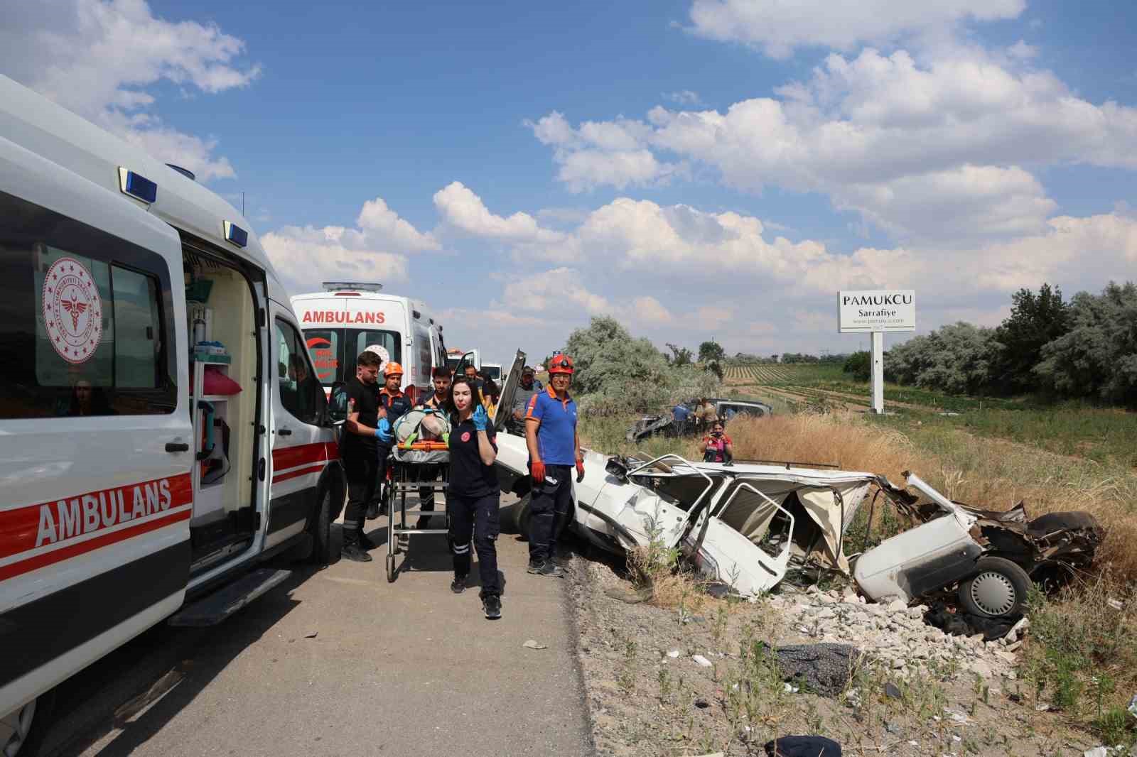 Otomobilin kağıt gibi savrulduğu kazada 4 kişi yaralandı