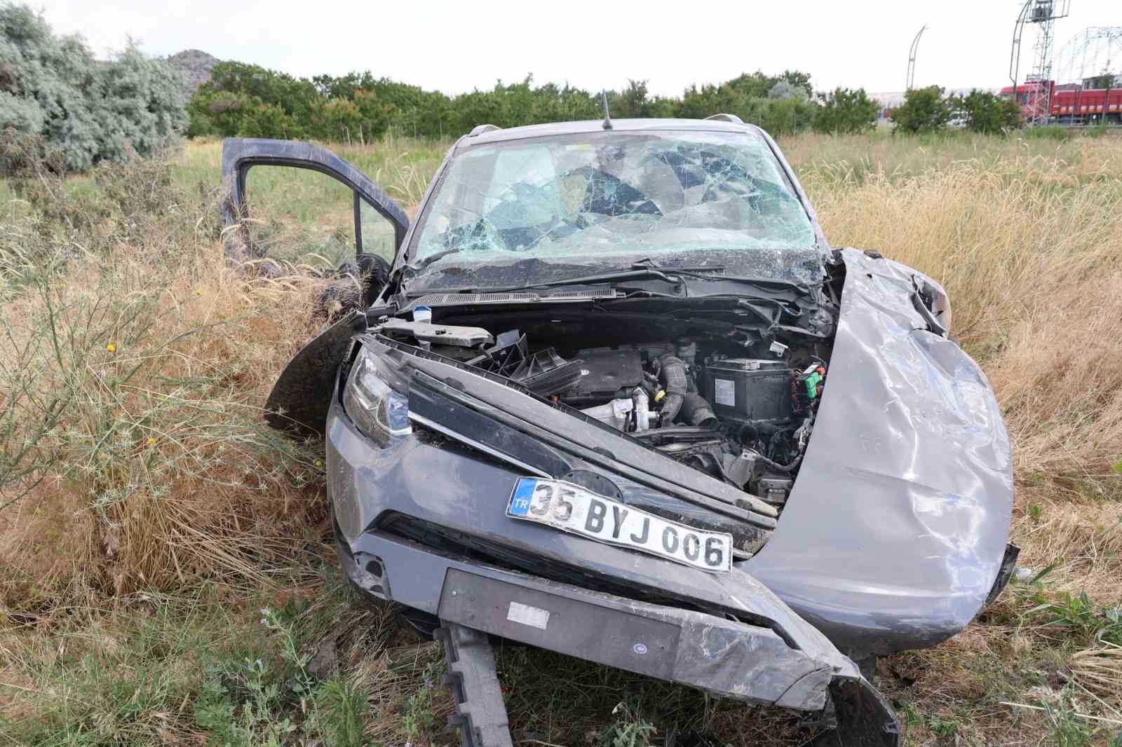 Otomobilin kağıt gibi savrulduğu kazada 4 kişi yaralandı