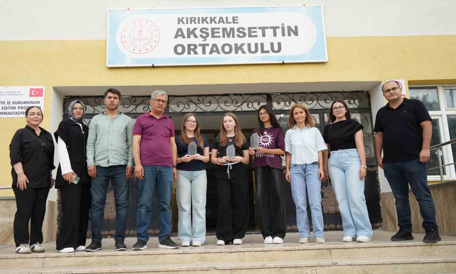 Kırıkkale’de devlet okullarından 2 LGS birincisi çıktı: Biri dersi dinledi, diğeri günde 200 soru çözdü