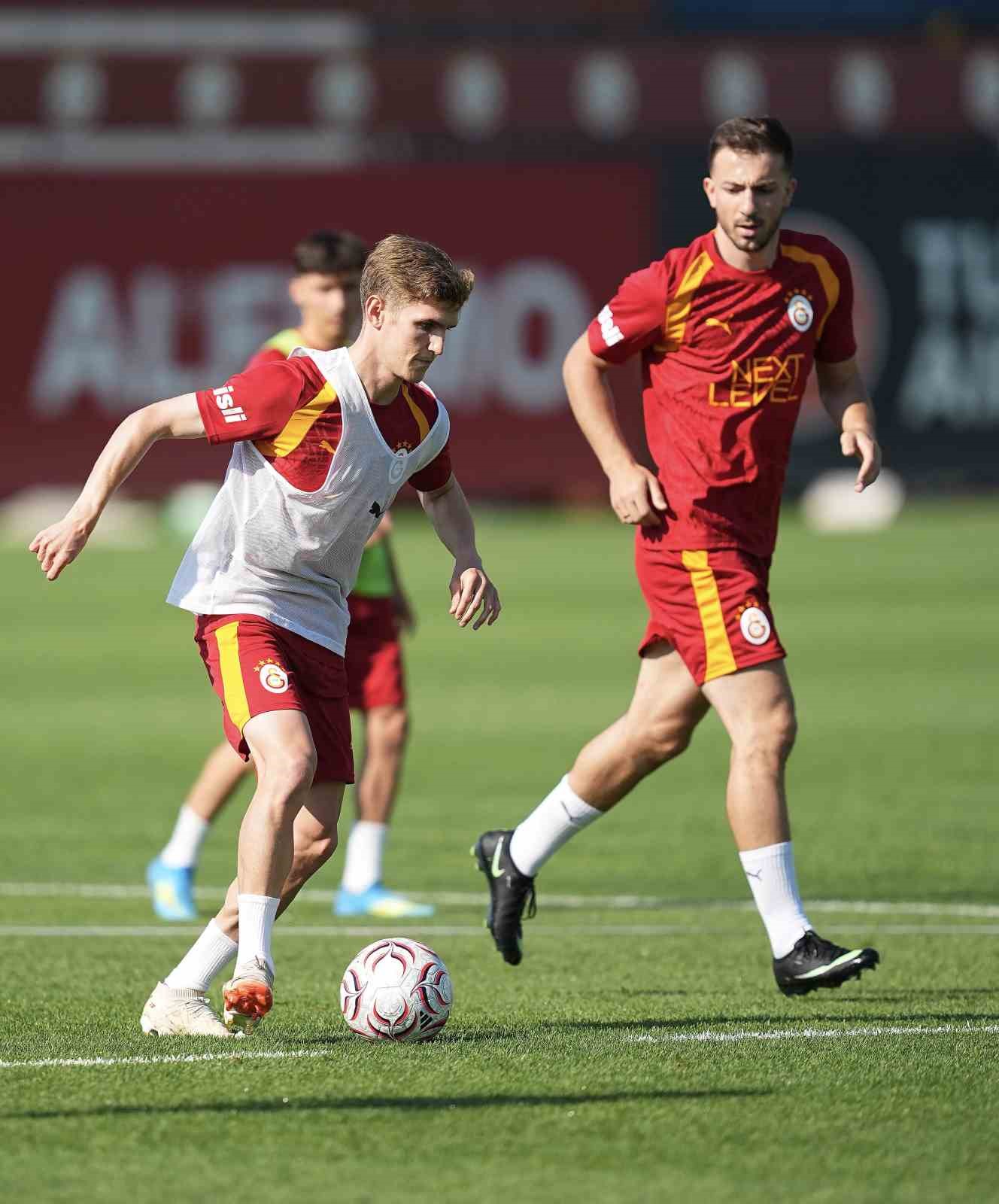 Galatasaray, günü çift antrenmanla tamamladı