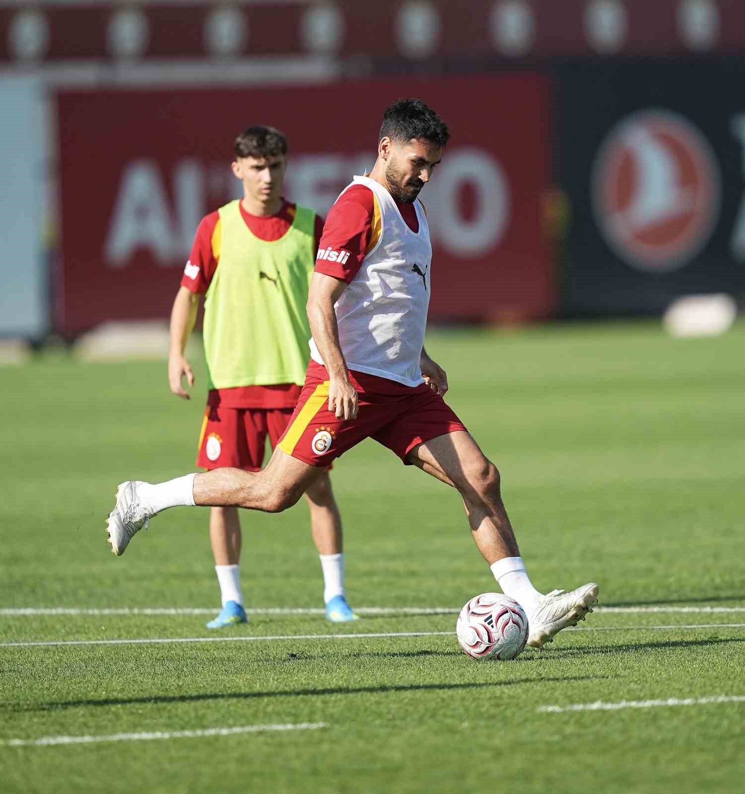 Galatasaray, günü çift antrenmanla tamamladı