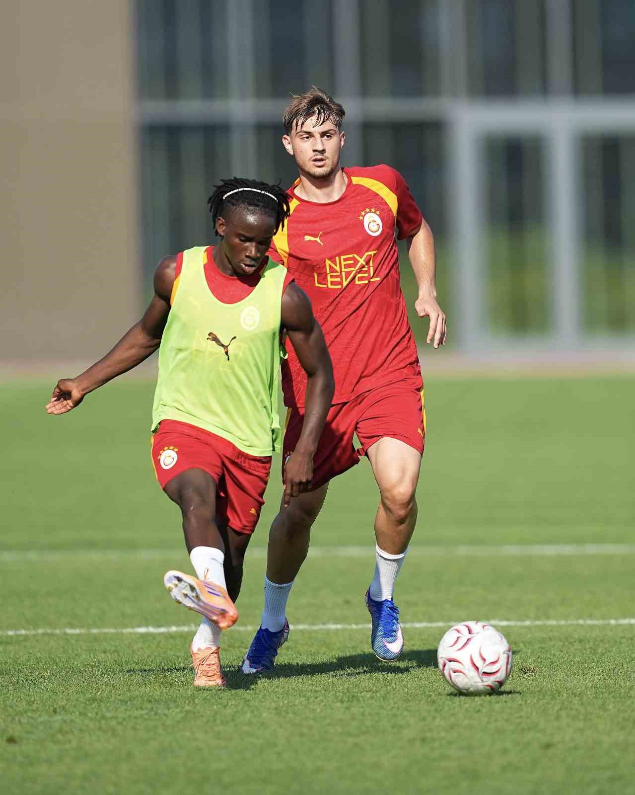 Galatasaray, günü çift antrenmanla tamamladı