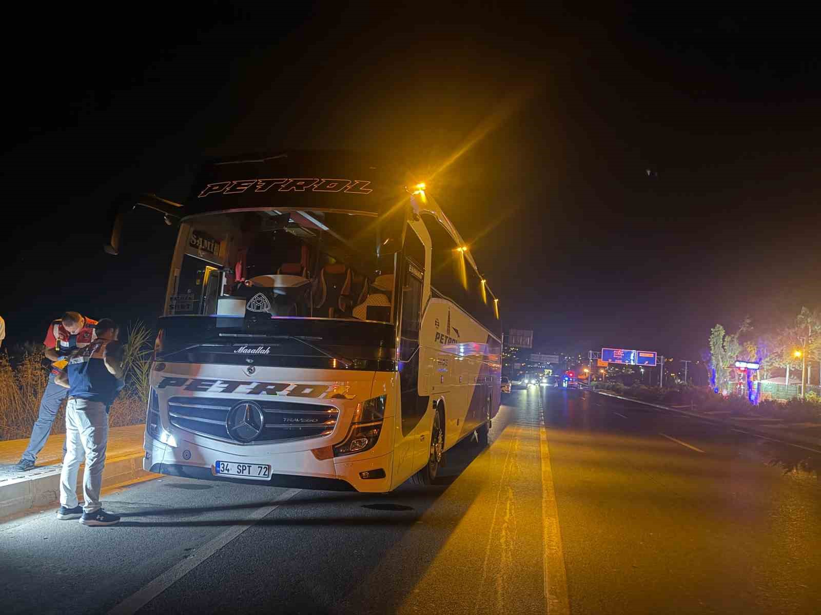 Alanya’da yolun karşısına geçerken yolcu otobüsünün çarptığı yaşlı adam hayatını kaybetti