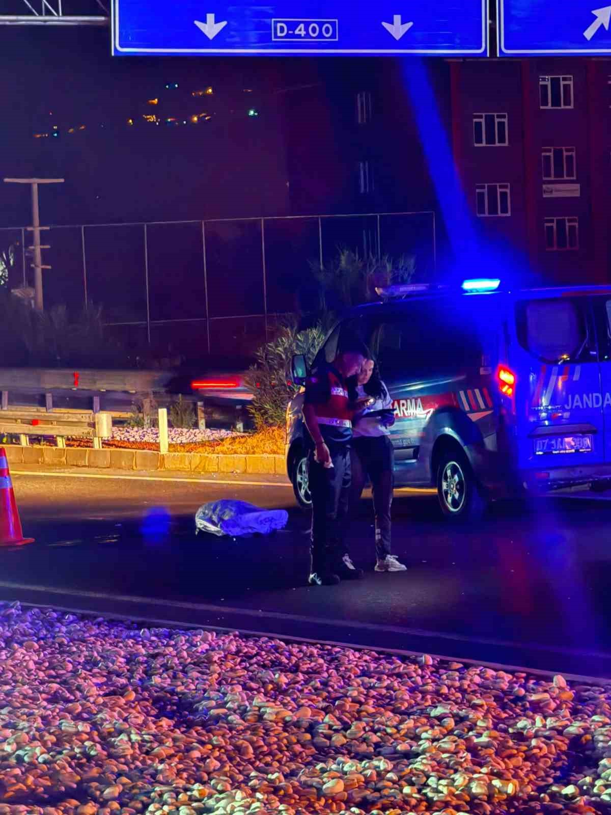 Alanya’da yolun karşısına geçerken yolcu otobüsünün çarptığı yaşlı adam hayatını kaybetti