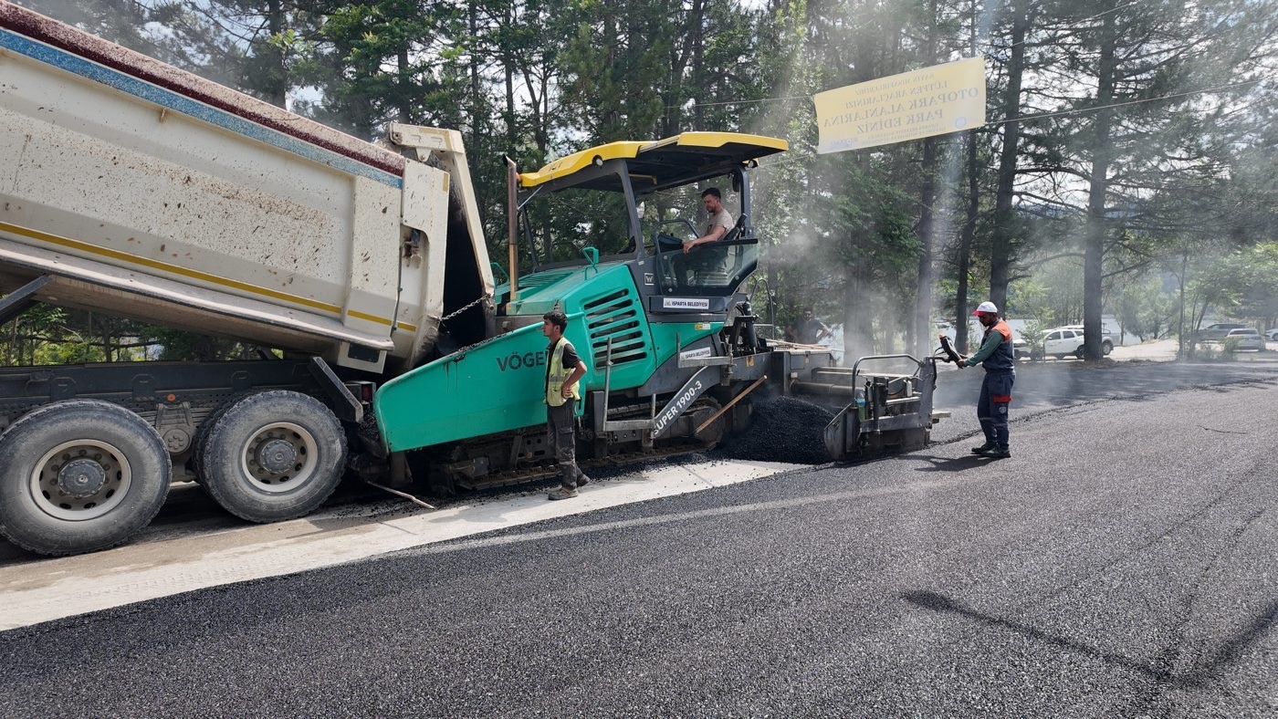 Gölcük Tabiat Parkı ile Dere Mahallesi arasındaki yol asfaltlanıyor