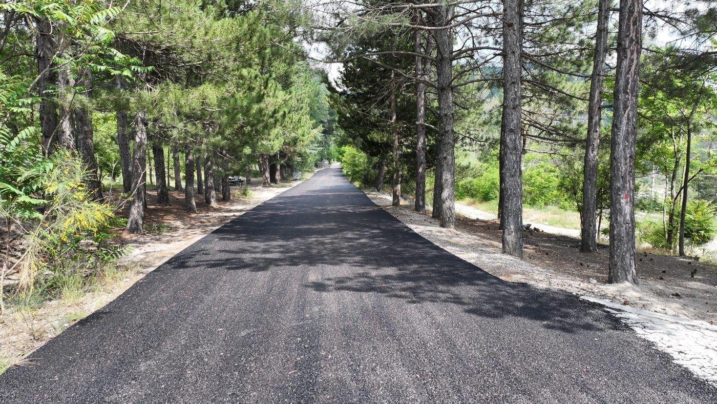 Gölcük Tabiat Parkı ile Dere Mahallesi arasındaki yol asfaltlanıyor