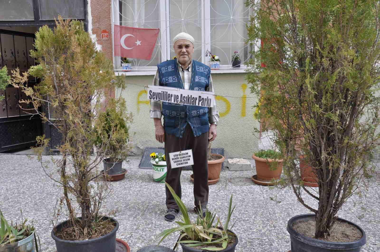 Bulunduğu sokağa renk katan ’Sevgililer ve Aşıklar Parkı’ artık yok