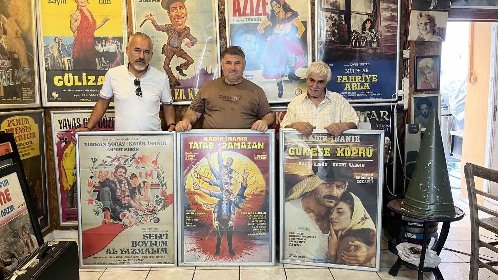Adana’da Kadir İnanır anısına ücretsiz sinema gösterimi yapılıyor