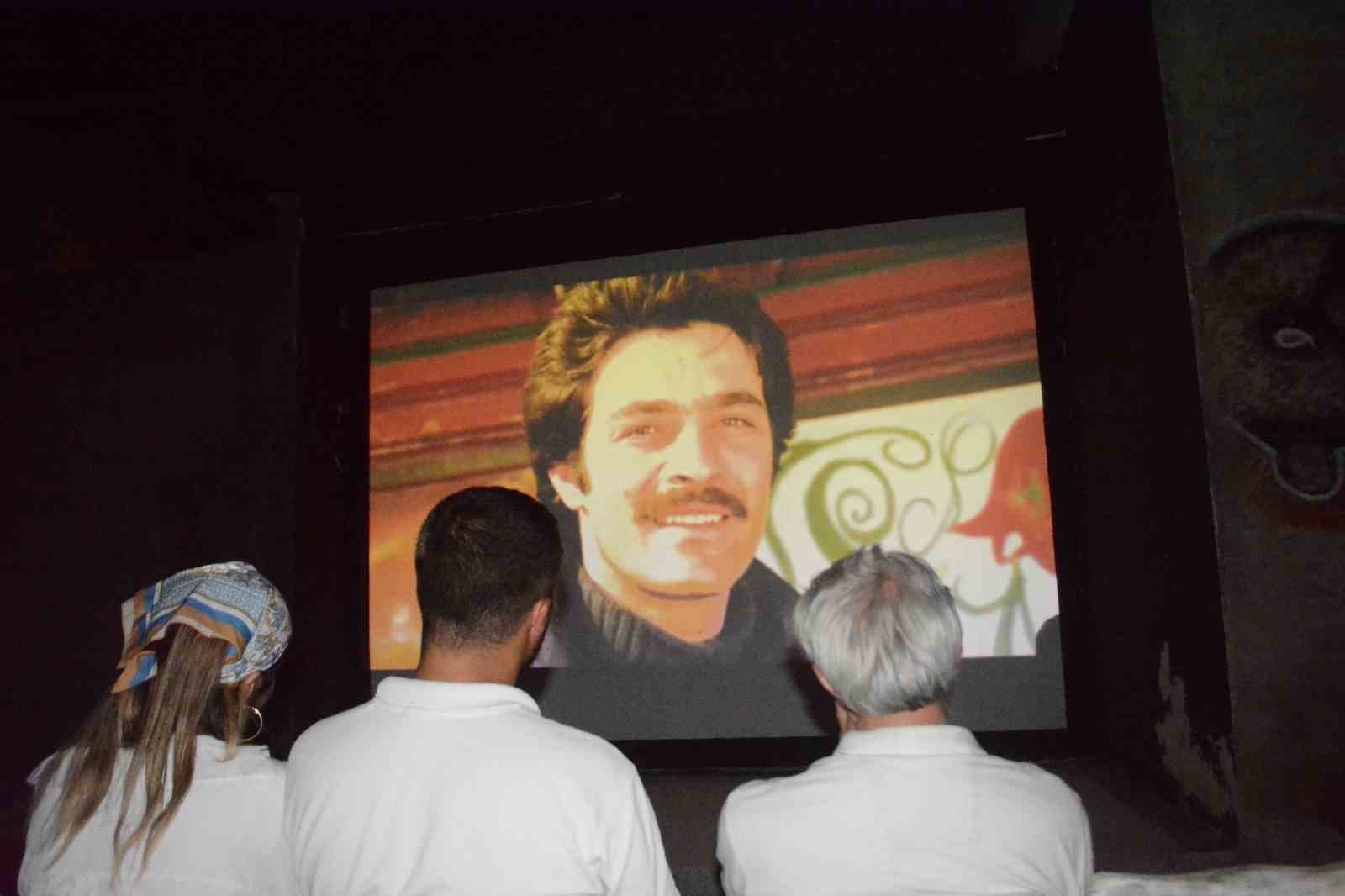 Adana’da Kadir İnanır anısına ücretsiz sinema gösterimi yapılıyor