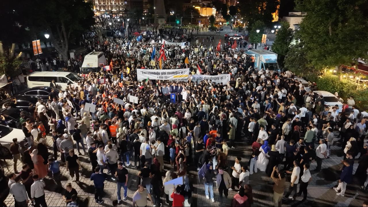 AK Parti Gençlik Kolları’ndan düzenlenen Ayasofya Yürüyüşü’ne binler katıldı