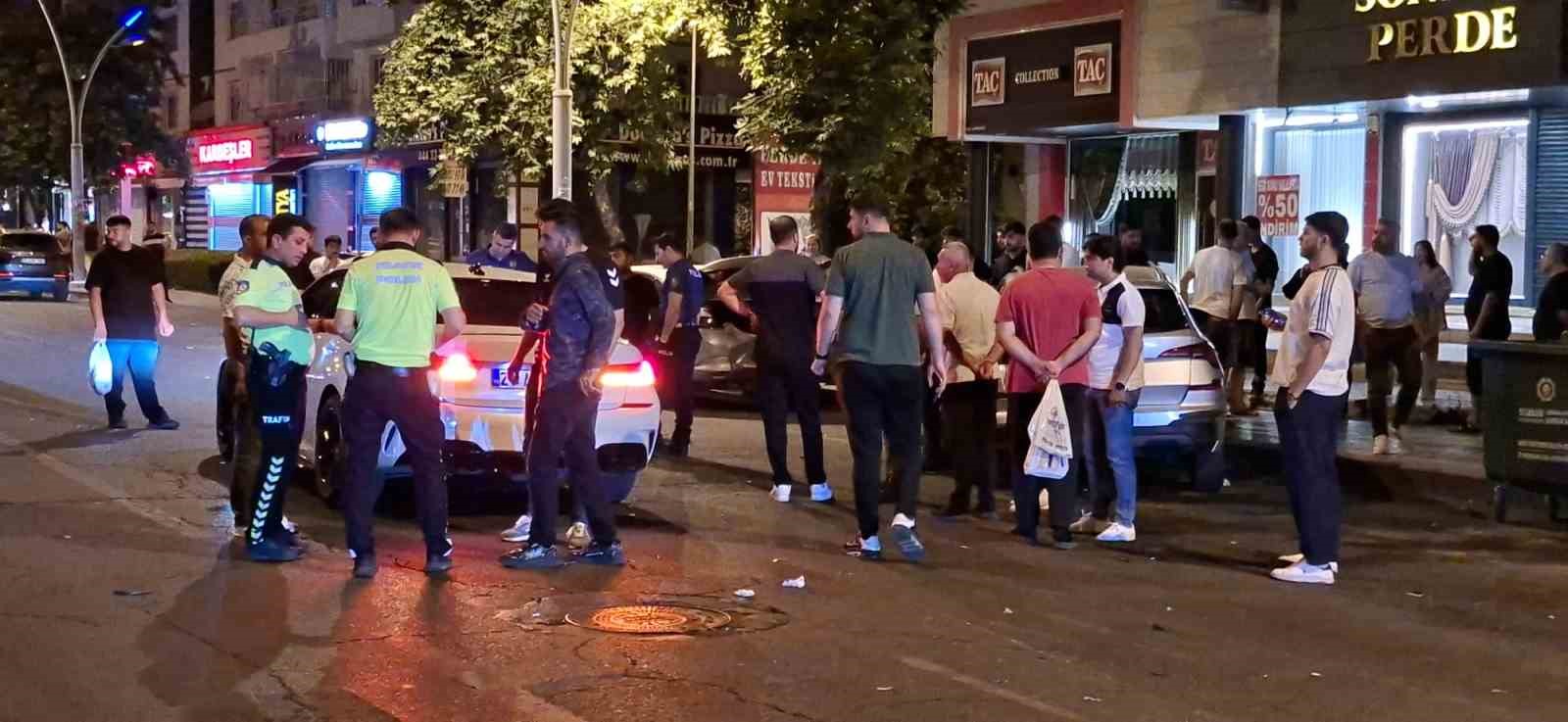 Diyarbakır’da iki otomobil çarpıştı: 5 yaralı