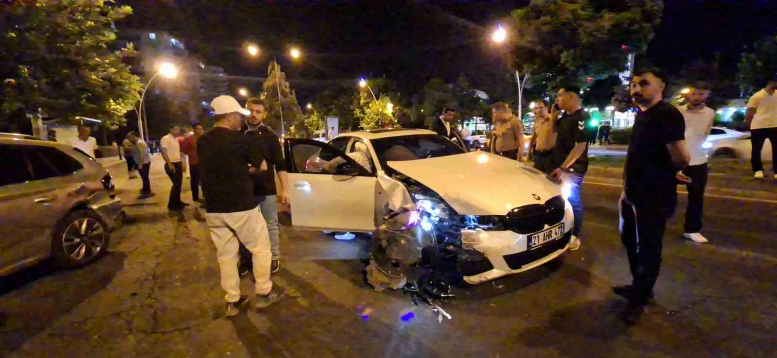 Diyarbakır’da iki otomobil çarpıştı: 5 yaralı