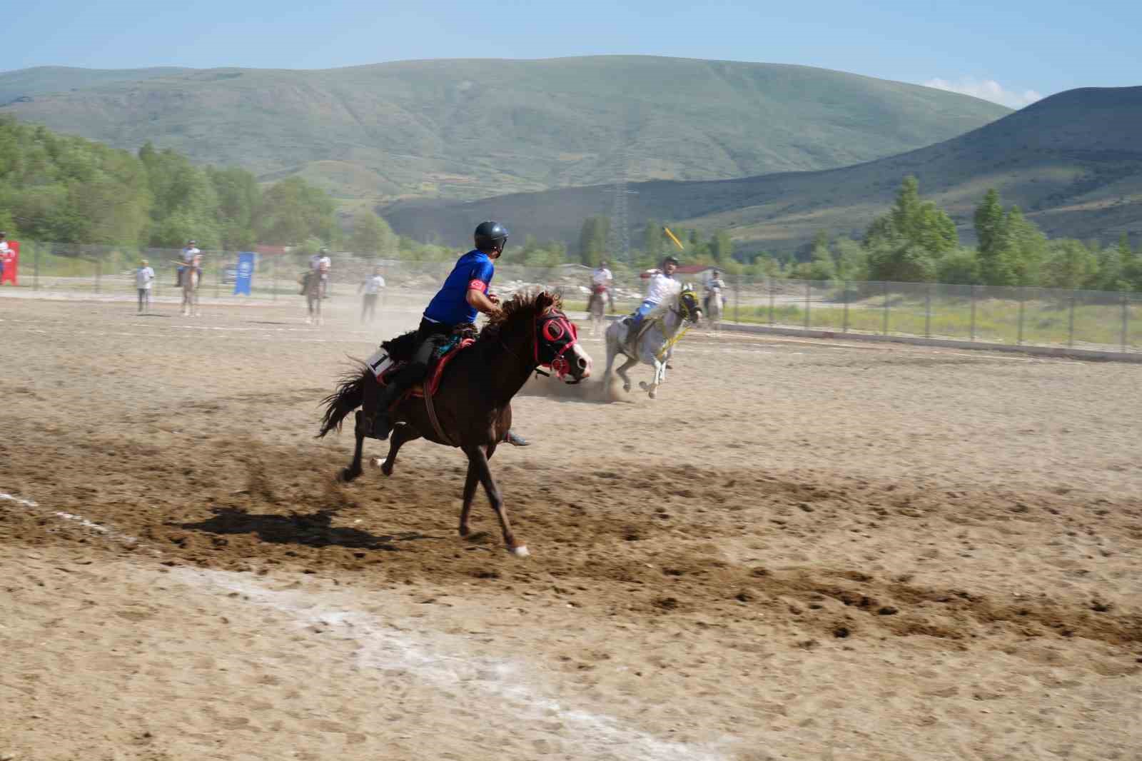 Cirit finalinde geri dönüş: 7 puan geriden geldi, yarım puan farkla Bayburt şampiyonu oldu