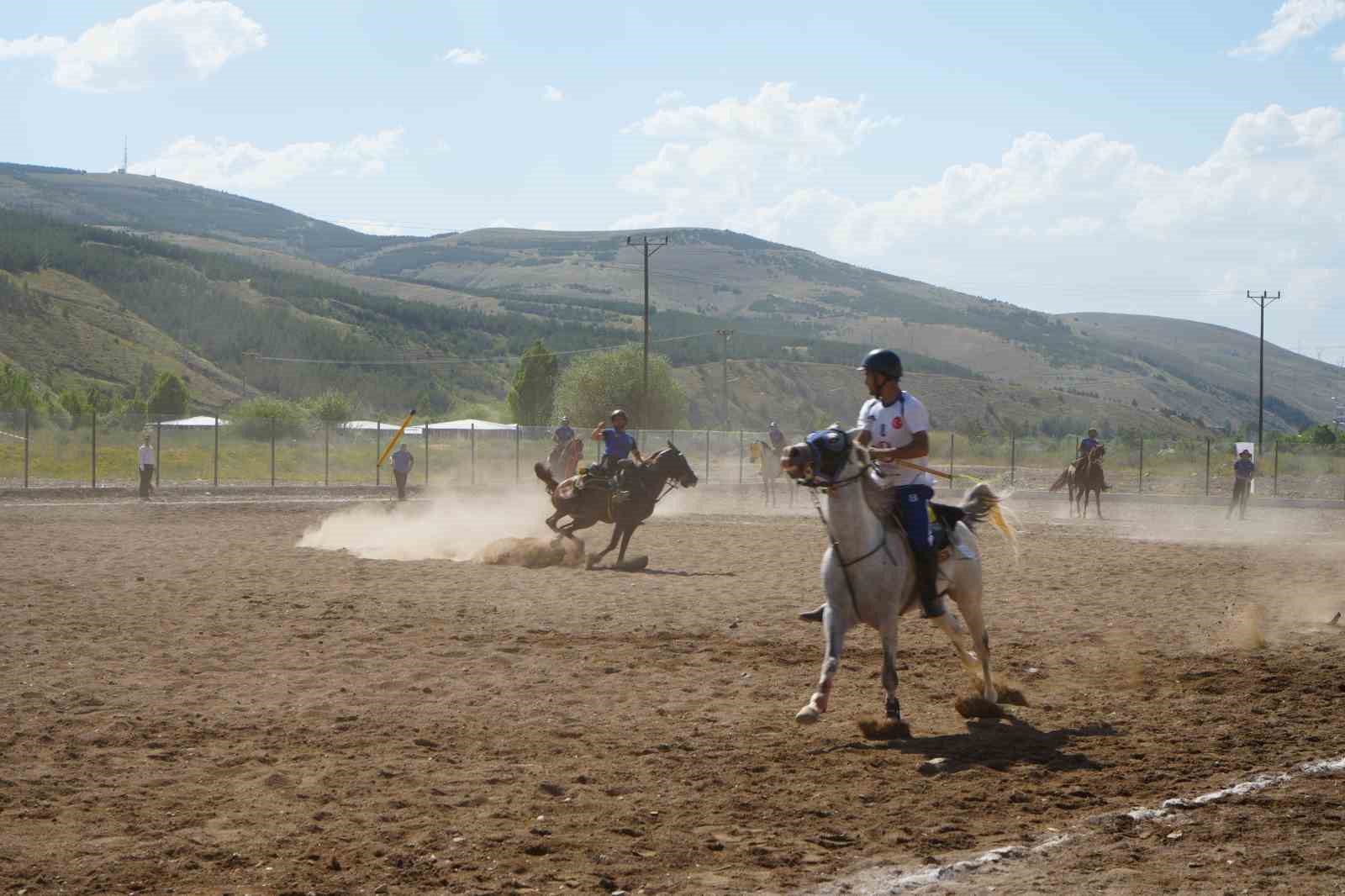Cirit finalinde geri dönüş: 7 puan geriden geldi, yarım puan farkla Bayburt şampiyonu oldu