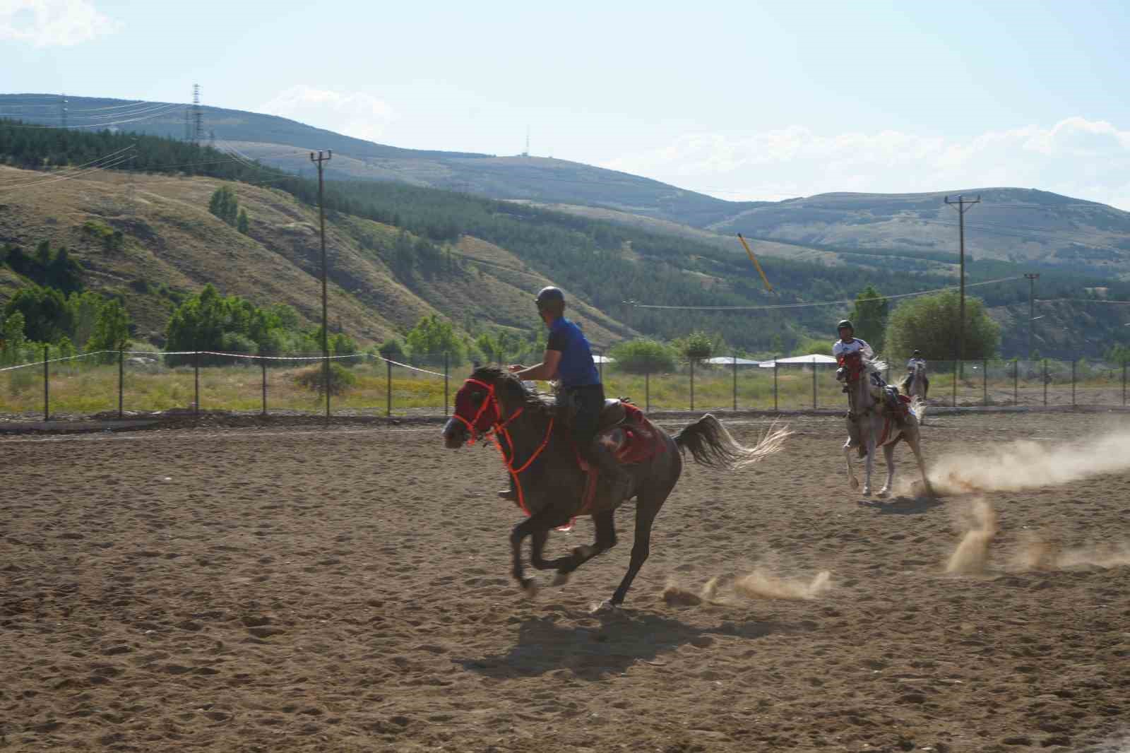 Cirit finalinde geri dönüş: 7 puan geriden geldi, yarım puan farkla Bayburt şampiyonu oldu